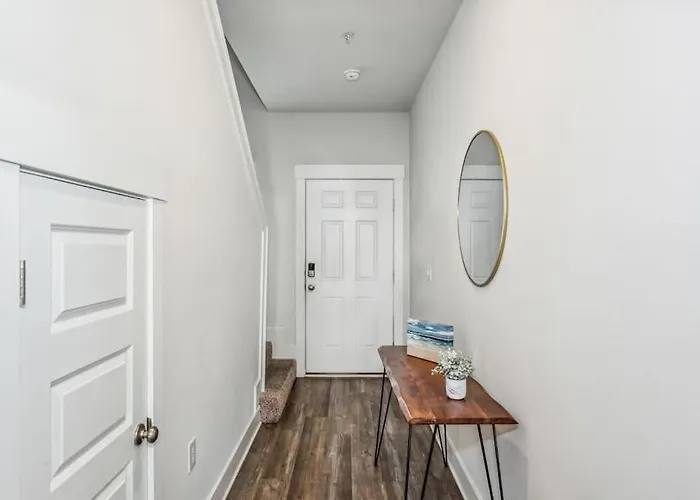 Luxury Townhome Near Downtown And * Pensacola