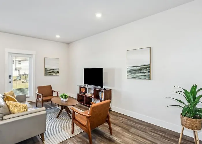 Luxury Townhome Near Downtown And * Pensacola