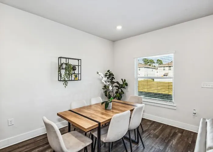 Luxury Townhome Near Downtown And * Pensacola