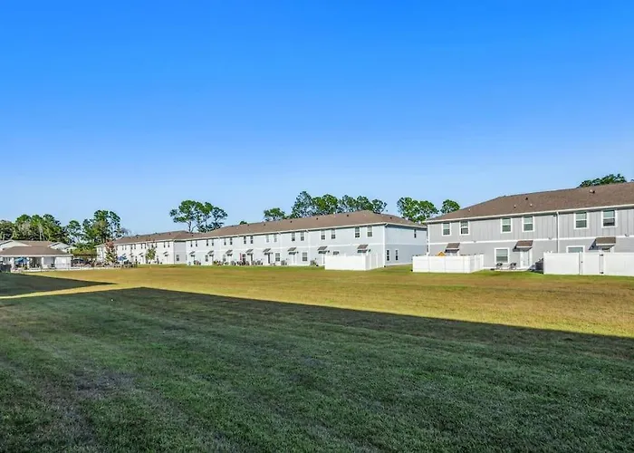 Luxury Townhome Near Downtown And