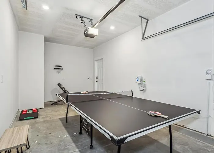 Luxury Townhome Near Downtown And Pensacola
