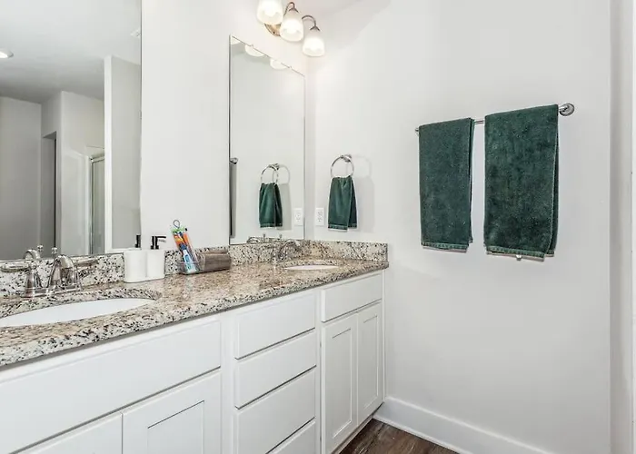 Luxury Townhome Near Downtown And * Pensacola