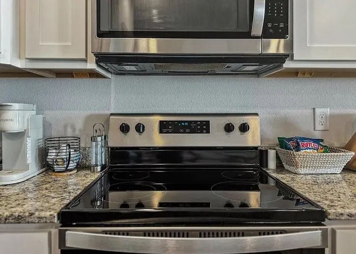 Luxury Townhome Near Downtown And