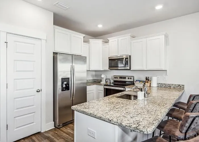 Luxury Townhome Near Downtown And Apartment