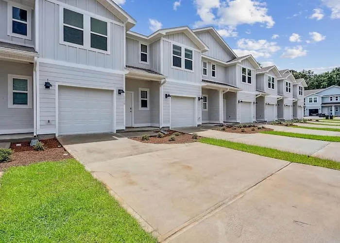 Luxury Townhome Near Downtown And Apartment *