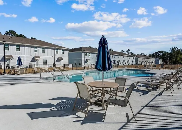 Luxury Townhome Near Downtown And *