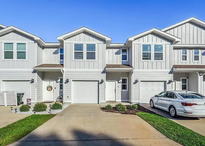 Luxury Townhome Near Downtown And